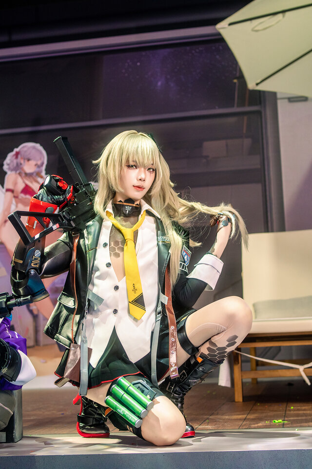 【少女前线2】四巫日モミ莱娅COS！逆天丝袜长腿绝美名场面