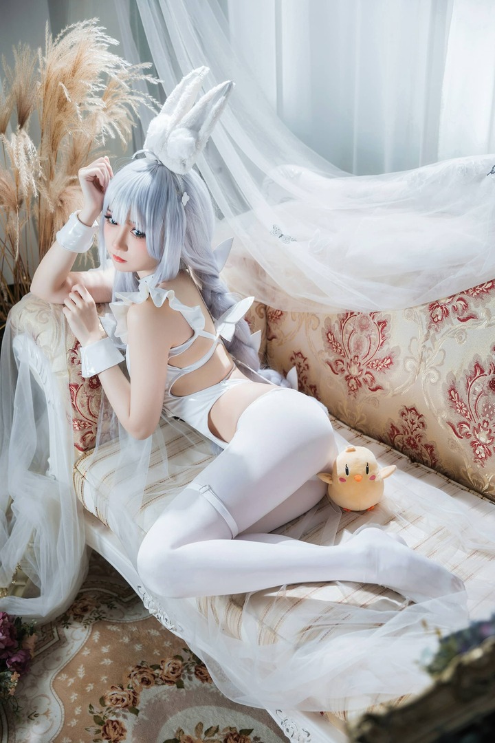 碧蓝航线兔子恶毒COS:焖焖碳演绎冷白梦境中的慵懒少女感 碧蓝航线兔子恶毒COS:焖焖碳演绎冷白梦境中的慵懒少女感