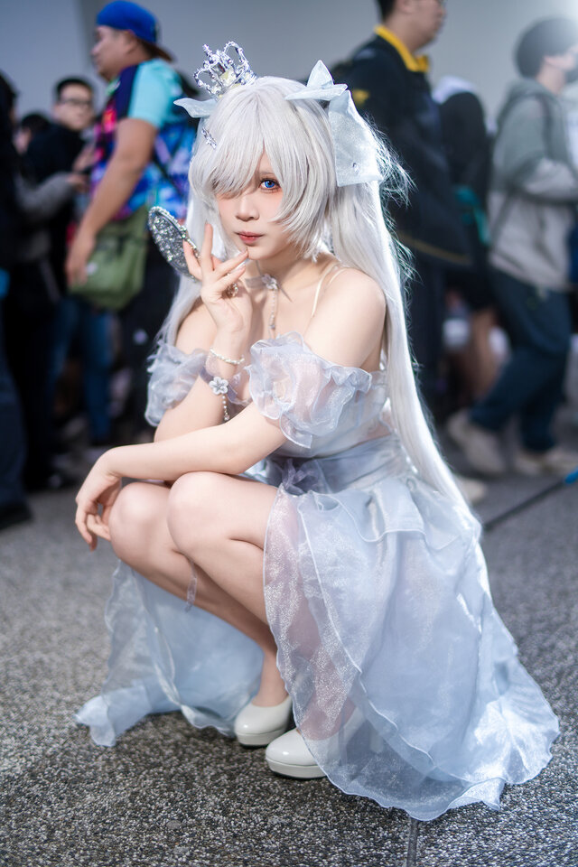黒川cowcow妮姬灰姑娘COS：梦幻水晶礼裙，童话感直接拉满