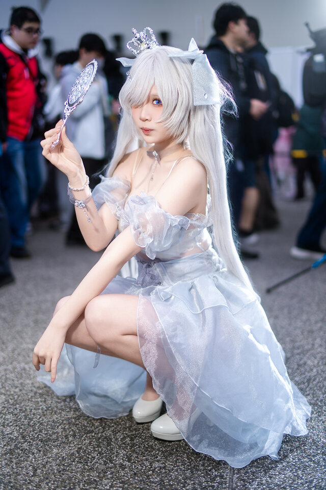 黒川cowcow妮姬灰姑娘COS：梦幻水晶礼裙，童话感直接拉满