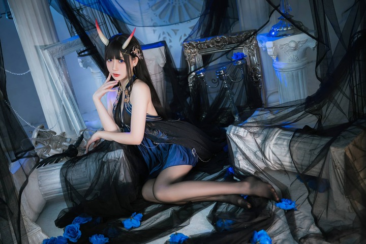 碧蓝航线能代礼服版|焖焖碳COS暗夜系优雅舰娘高级感拉满 碧蓝航线能代礼服版|焖焖碳COS暗夜系优雅舰娘高级感拉满