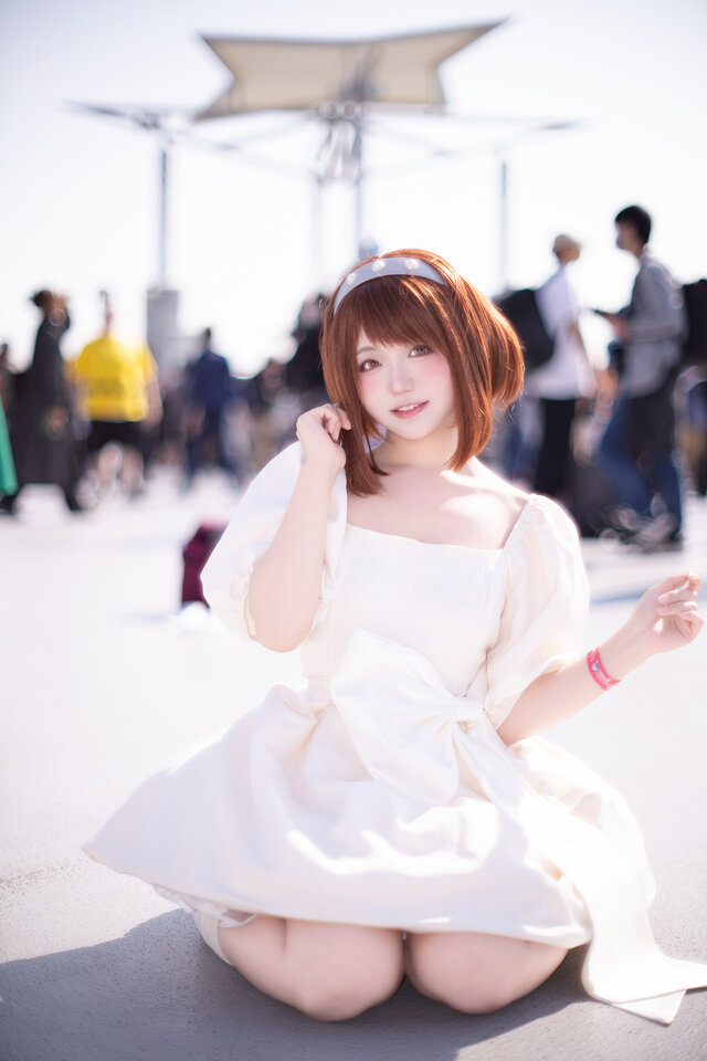 百越Rai丽日御茶子COS:白色礼服演绎英雄学院甜美英雄少女 百越Rai丽日御茶子COS:白色礼服演绎英雄学院甜美英雄少女