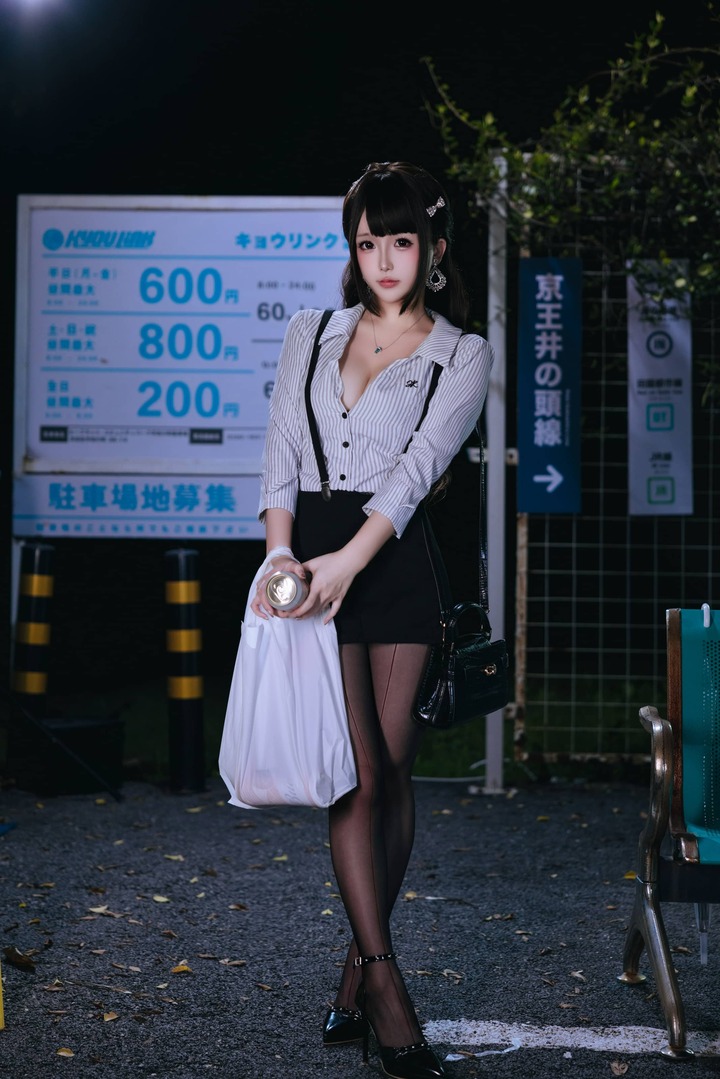 下班的OL日奈娇COS:日系办公室女郎演绎都市女性独特魅力 下班的OL日奈娇COS:日系办公室女郎演绎都市女性独特魅力