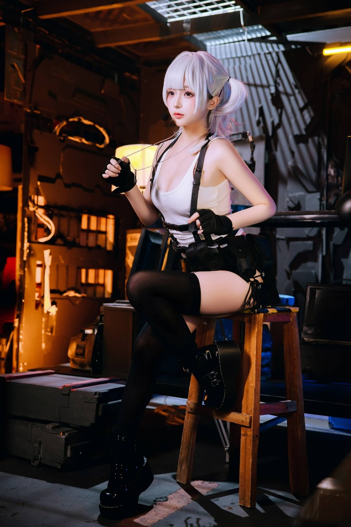 日奈娇女特工cos:热裤版特工造型展现冷酷与灵动的双重魅力 日奈娇女特工cos:热裤版特工造型展现冷酷与灵动的双重魅力