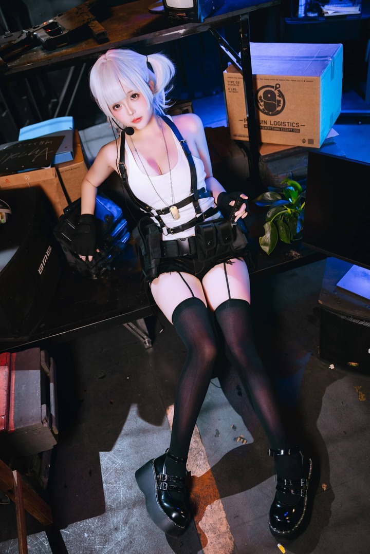 日奈娇女特工cos:热裤版特工造型展现冷酷与灵动的双重魅力 日奈娇女特工cos:热裤版特工造型展现冷酷与灵动的双重魅力