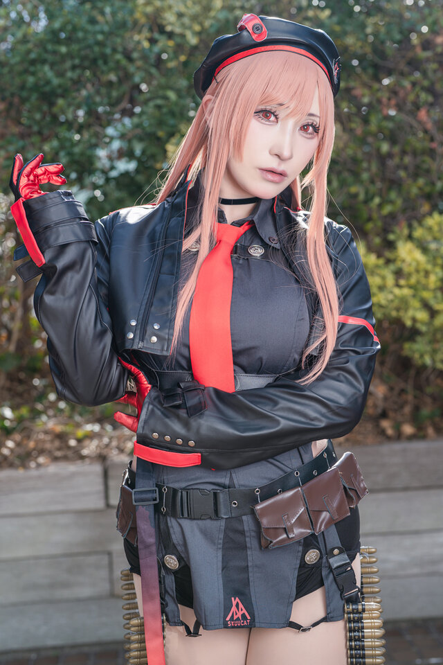 妮姬·拉毗COS：璃都ritsu冷艳战术装高还原池袋现场气场全开
