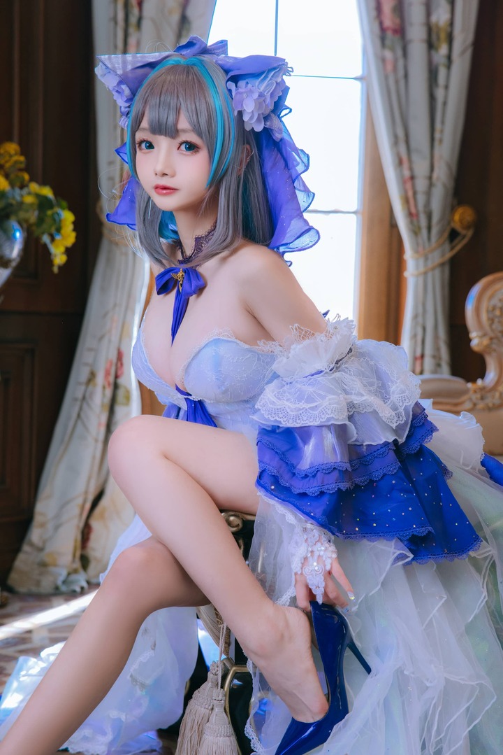 碧蓝航线柴郡cos赏析：日奈娇婚纱版演绎猫系舰娘的梦幻魅力