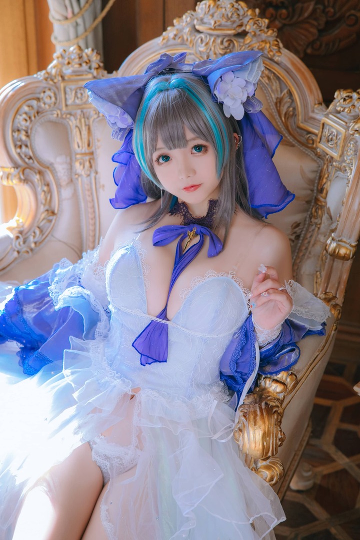碧蓝航线柴郡cos赏析：日奈娇婚纱版演绎猫系舰娘的梦幻魅力