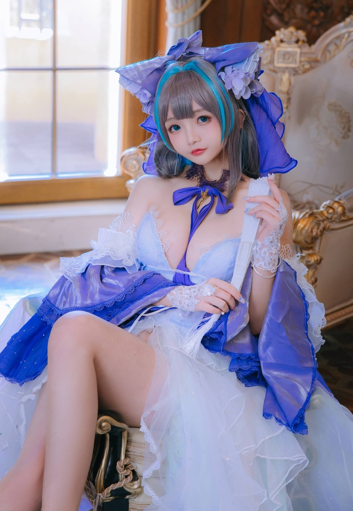 碧蓝航线柴郡cos赏析：日奈娇婚纱版演绎猫系舰娘的梦幻魅力