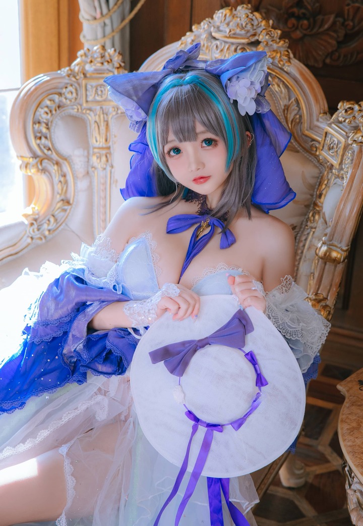 碧蓝航线柴郡cos赏析：日奈娇婚纱版演绎猫系舰娘的梦幻魅力