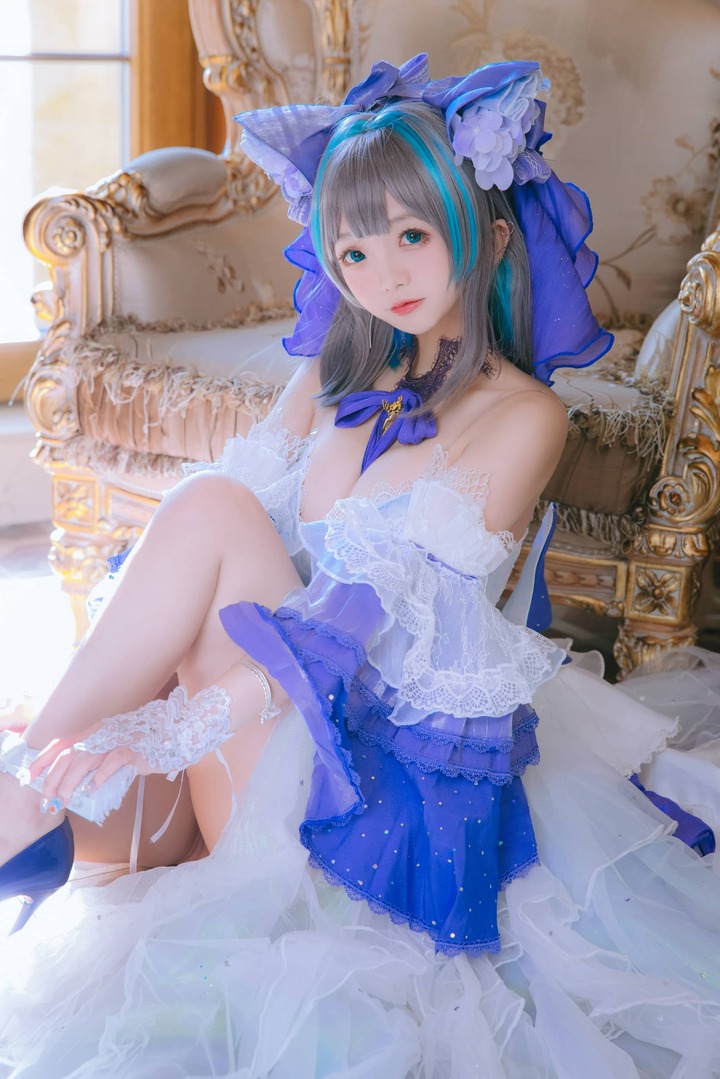碧蓝航线柴郡cos赏析：日奈娇婚纱版演绎猫系舰娘的梦幻魅力