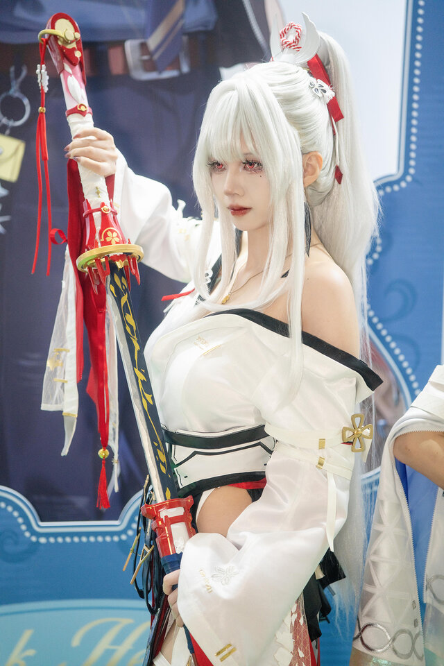 xuan阿璇绯雪COS:化身白衣绯刃,以东方美学诠释角色魅力 xuan阿璇绯雪COS:化身白衣绯刃,以东方美学诠释角色魅力