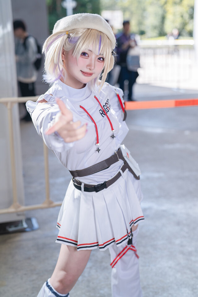 米拉港Mira轟はじめcos：演绎纯白运动风再现元气少女魅力