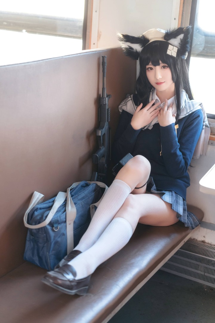弥音音95式毕业祭COS赏析:少女前线列车旅途中的温柔少女 弥音音95式毕业祭COS赏析:少女前线列车旅途中的温柔少女
