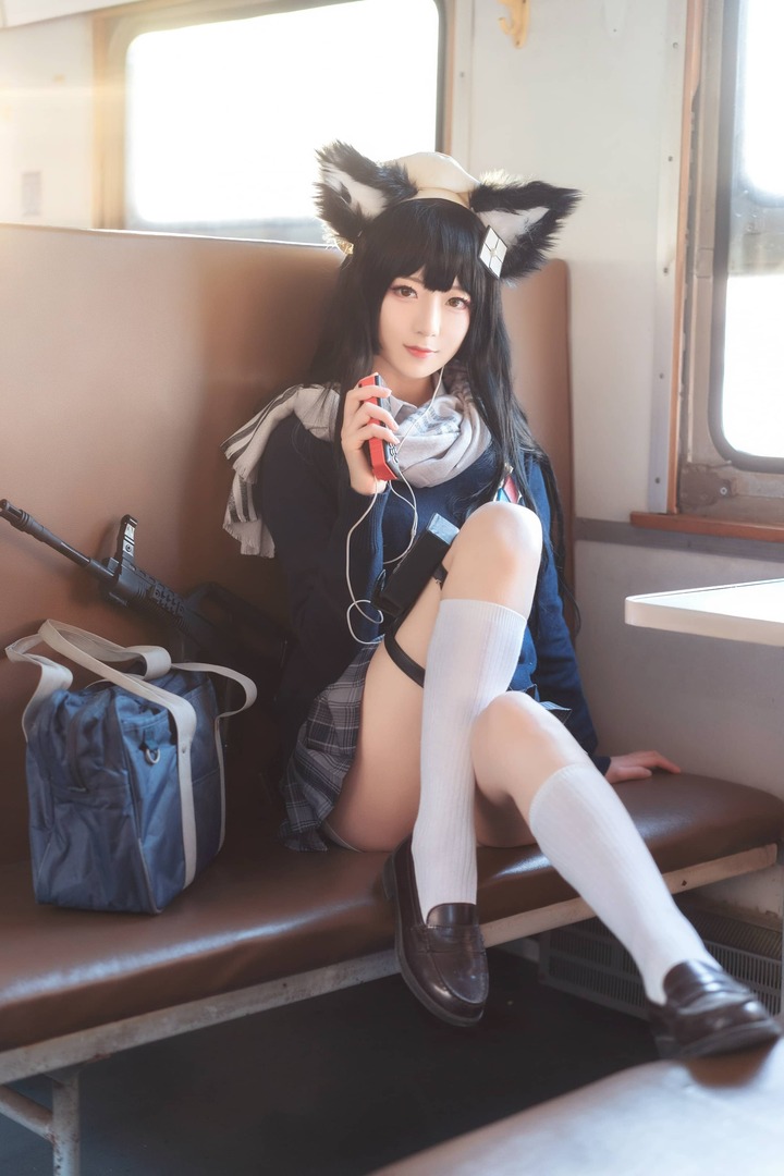 弥音音95式毕业祭COS赏析:少女前线列车旅途中的温柔少女 弥音音95式毕业祭COS赏析:少女前线列车旅途中的温柔少女