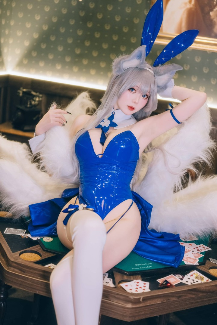 霜月shimo信浓COS：碧蓝航线蓝色兔女郎与九尾的梦幻演绎