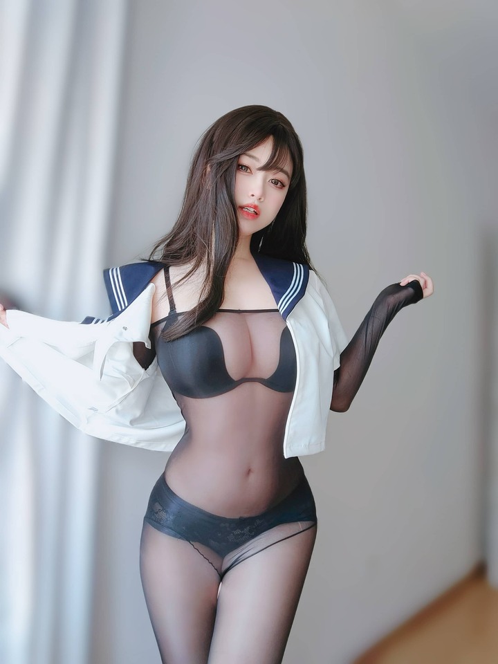 女主K性感水手服COS赏析：丝袜版水手妹妹演绎轻熟水手风