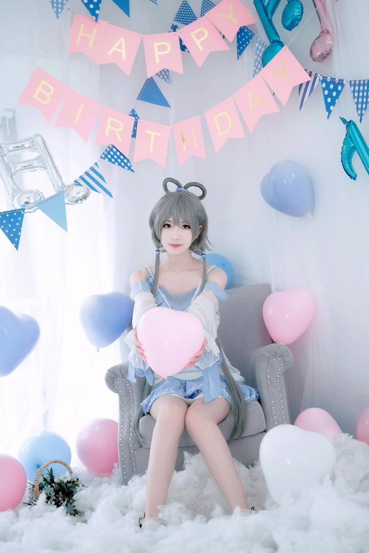 弥音音洛天依COS:生日快乐版清甜灵动梦幻生日派对感拉满 弥音音洛天依COS:生日快乐版清甜灵动梦幻生日派对感拉满