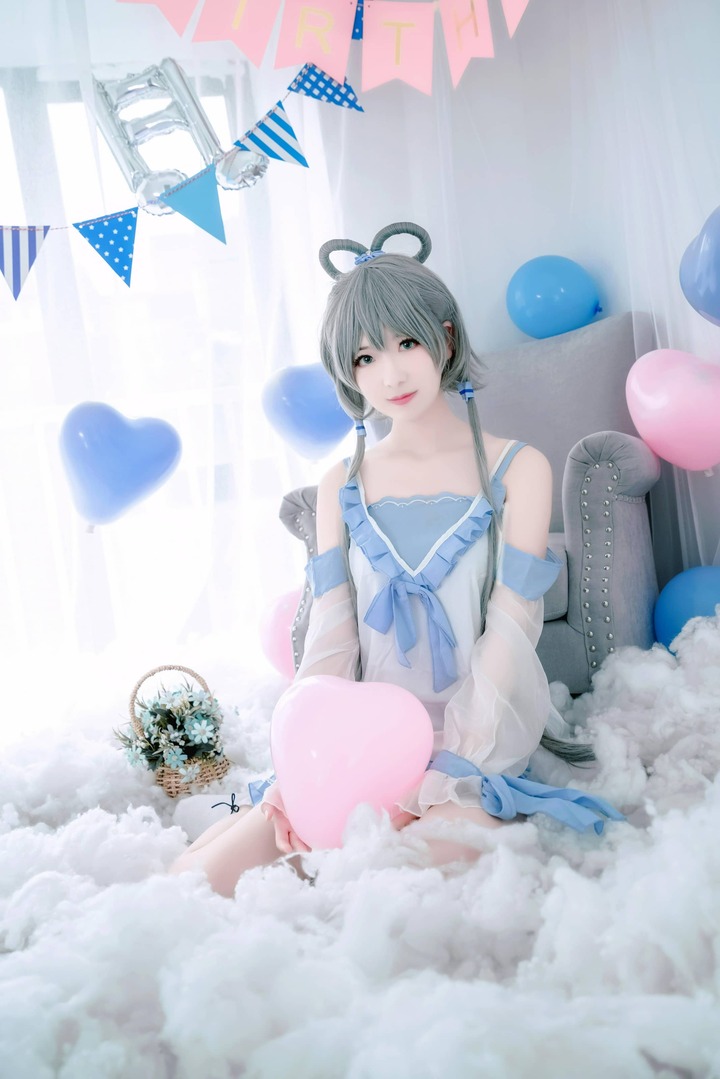 弥音音洛天依COS:生日快乐版清甜灵动梦幻生日派对感拉满 弥音音洛天依COS:生日快乐版清甜灵动梦幻生日派对感拉满