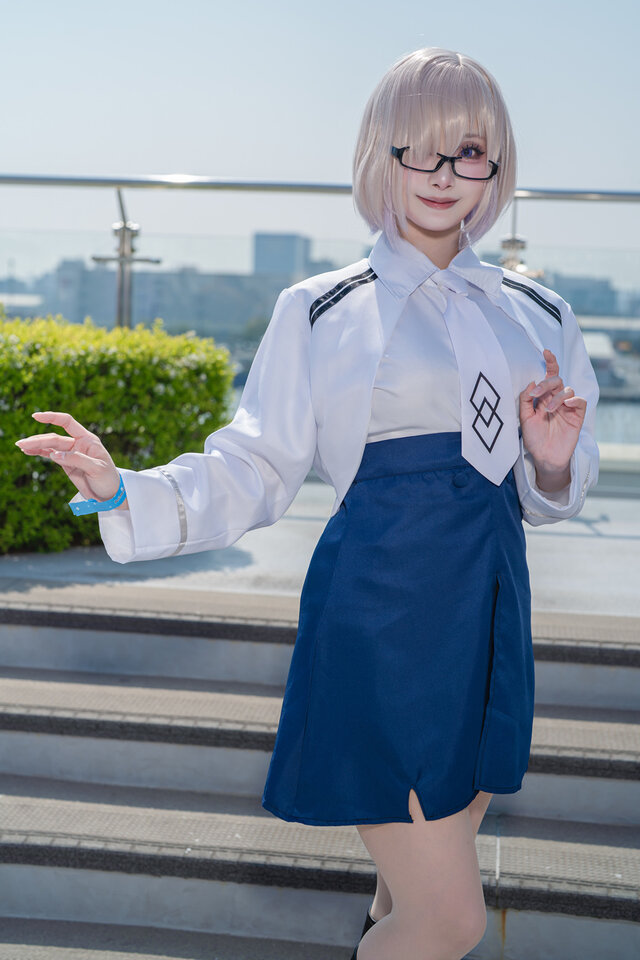 Kachasu玛修cos亮相AnimeJapan：眼镜制服造型温柔又吸睛