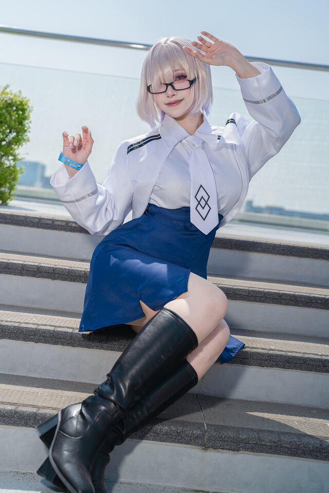 Kachasu玛修cos亮相AnimeJapan：眼镜制服造型温柔又吸睛