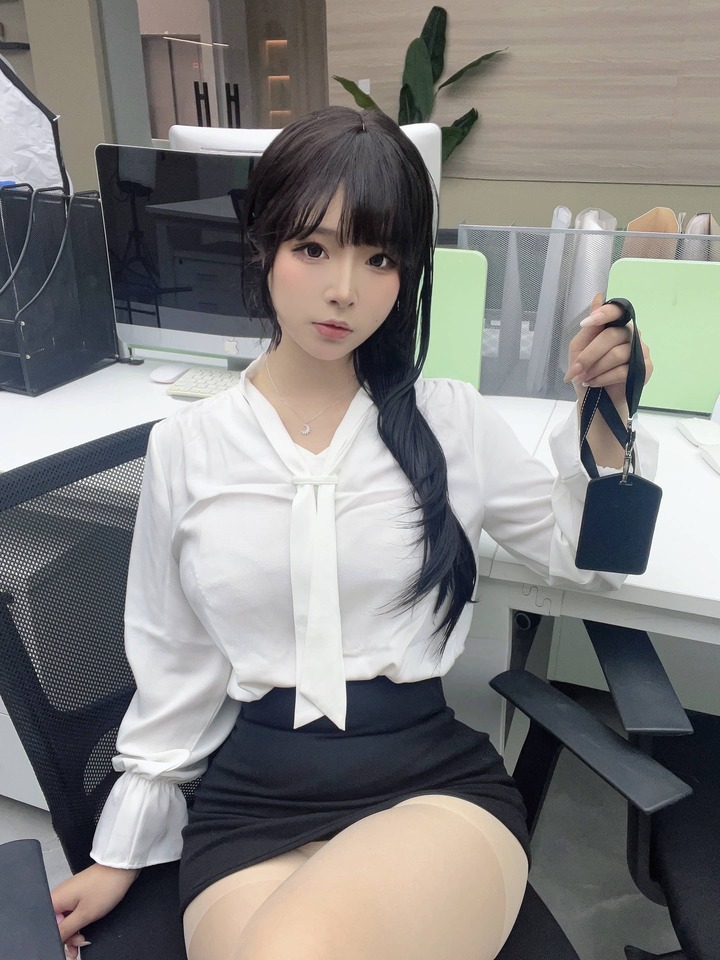 yuuhui玉汇体贴的秘书cos:解锁职场轻熟优雅与极致氛围感 yuuhui玉汇体贴的秘书cos:解锁职场轻熟优雅与极致氛围感