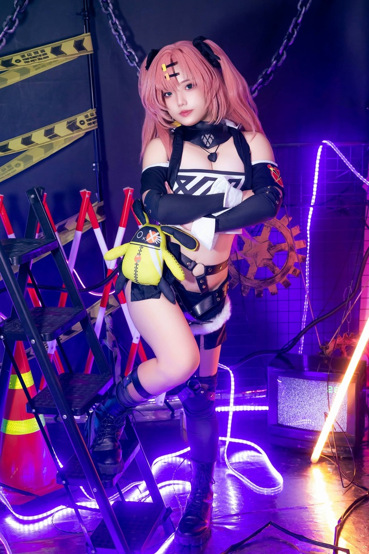 绝区零妮可·德玛拉COS:Messie Huang展现狡兔屋老板气质 绝区零妮可·德玛拉COS:Messie Huang展现狡兔屋老板气质