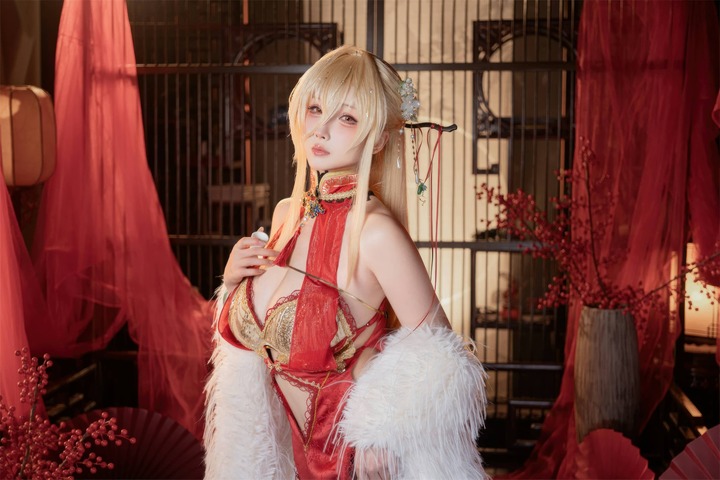 rioko凉凉子杯盏盈芳华cos:碧蓝航线怨仇的优雅与成熟气质 rioko凉凉子杯盏盈芳华cos:碧蓝航线怨仇的优雅与成熟气质