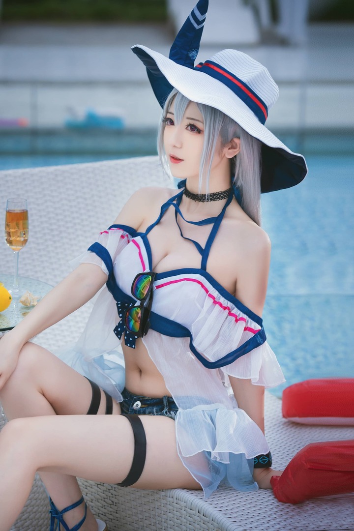 弥音音明日方舟COS:夏日泳装斯卡蒂演绎清冷与优雅的魅力 弥音音明日方舟COS:夏日泳装斯卡蒂演绎清冷与优雅的魅力