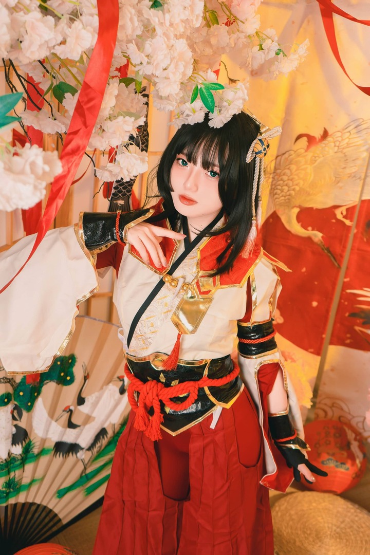Messie Huang火芽cos:展现炎火村接待娘的温柔气质与魅力 Messie Huang火芽cos:展现炎火村接待娘的温柔气质与魅力