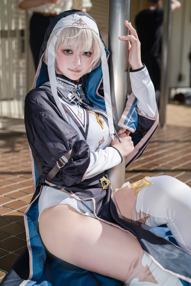 星尤奈白银诺艾尔COS:HoloLive修女造型下的骑士团长魅力 星尤奈白银诺艾尔COS:HoloLive修女造型下的骑士团长魅力