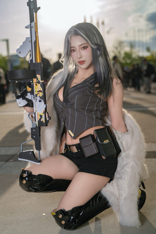 Rura罗珊娜COS惊艳亮相,黑白造型尽显胜利女神大姐头气场 Rura罗珊娜COS惊艳亮相,黑白造型尽显胜利女神大姐头气场