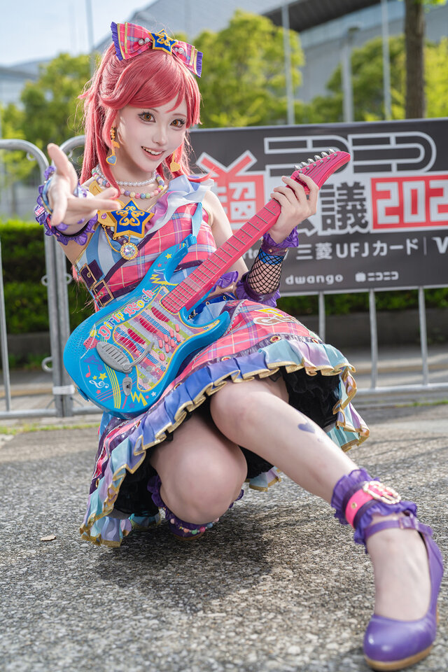 猫乃Nekono音城赛拉cos：红发偶像抱起吉他元气舞台感拉满