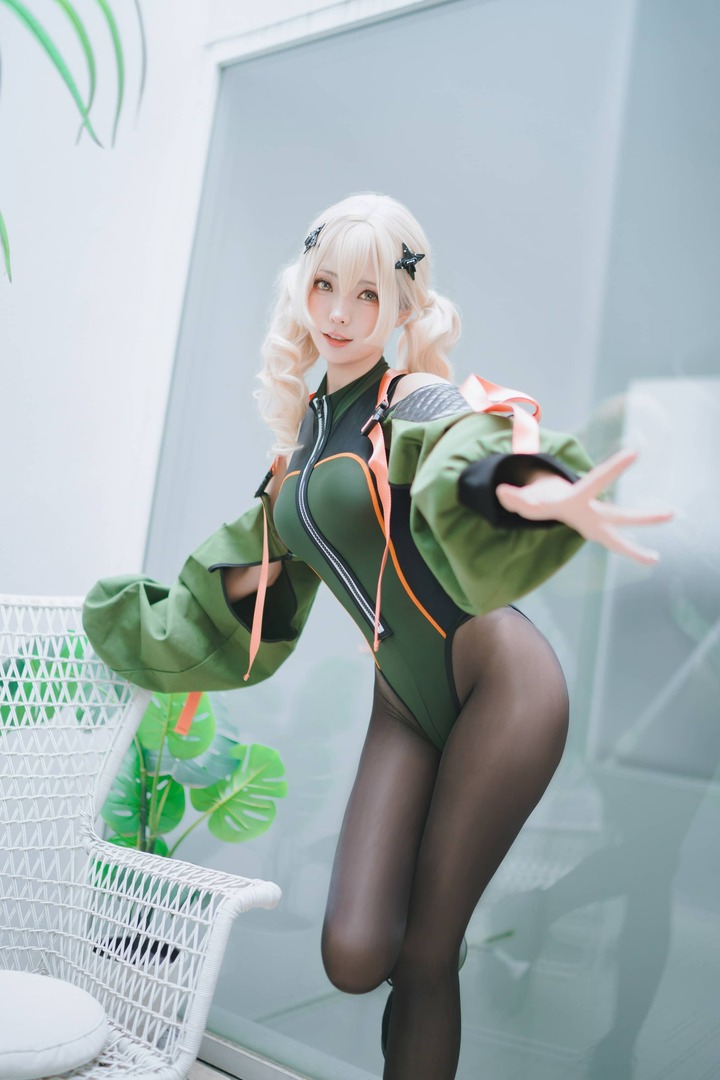 原创也能惊艳出圈!ElyEE子鳄鱼警cos展现机能风泳装新魅力 原创也能惊艳出圈!ElyEE子鳄鱼警cos展现机能风泳装新魅力
