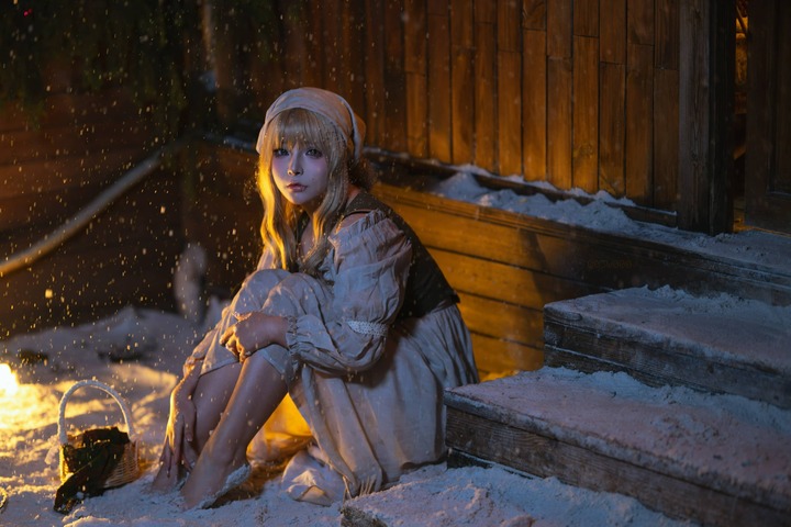 yuuhui玉汇卖火柴的小女孩COS:演绎冬夜风雪中的微光童话 yuuhui玉汇卖火柴的小女孩COS:演绎冬夜风雪中的微光童话