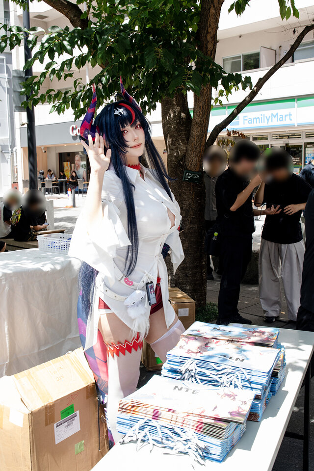菌烨tako异环真红cos|紫红龙角搭配藏青长发帅气与俏皮兼具 菌烨tako异环真红cos|紫红龙角搭配藏青长发帅气与俏皮兼具
