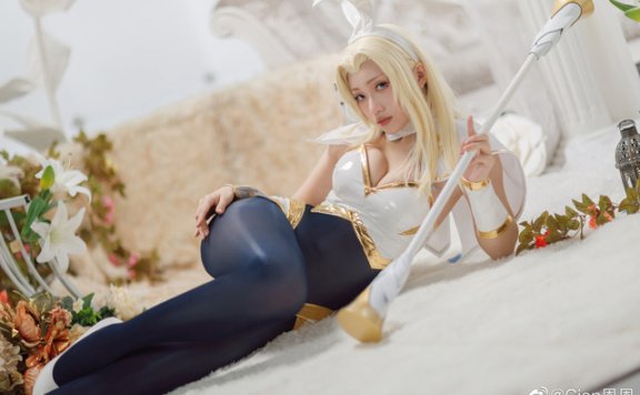 coser@Cien恩恩在《英雄联盟》化身“光辉女郎” 拉克丝,性感美丽