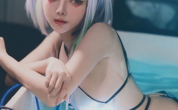 女coser@Le Josette在《无畏契约》中扮演角色Killjoy和Jett