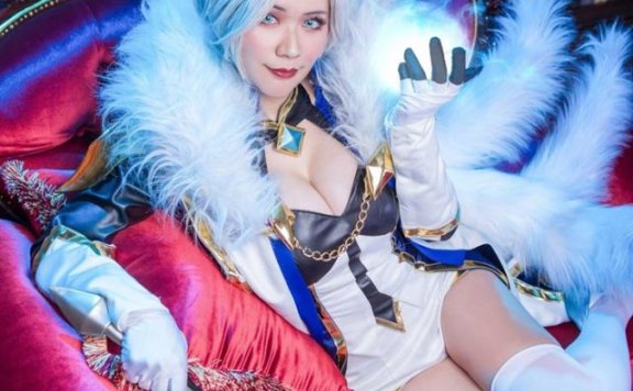 泰国女coser@Onnies在《传说对决》中化身“九尾灵狐”莉莉安