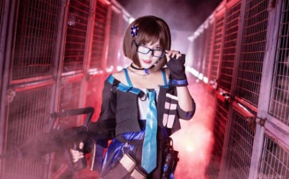 越南女coser@Sayo Momo在《少女前线》中的SAR-21角色扮演