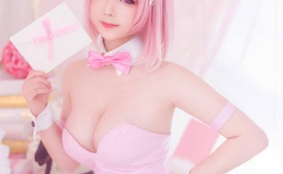 coser@吃个凉面面在《出包王女》化身粉红色的“兔女郎”梦梦·贝莉雅