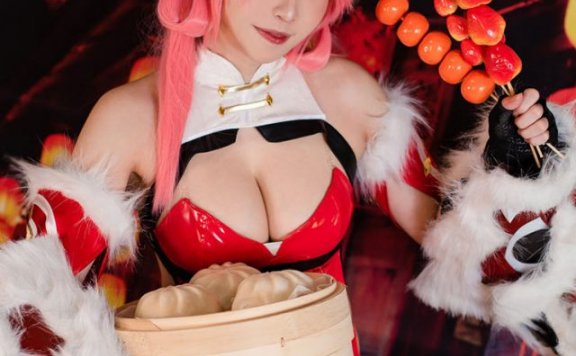 coser@喵少Athena在《传说对决》中化身“烟花少女”齐