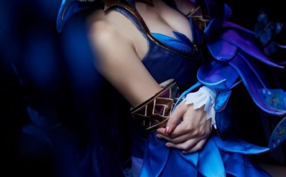 女coser@桃昔doll在游戏《王者荣耀》中化身“绝世舞姬”貂蝉