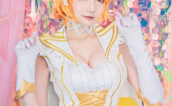 台湾coser@蕾菈Laira化身《传说对决》中的“九尾狐”莉莉安Liliana