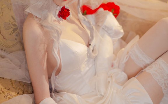 coser南宫完美还原“迈出步伐的你”G36C的美丽礼服装扮