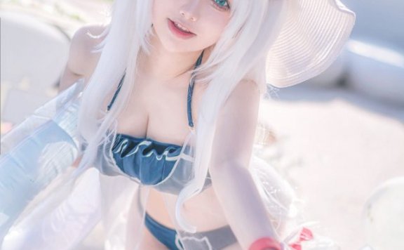 六二二同学cos《碧蓝航线》哈曼，魅力无限的夏日泳装