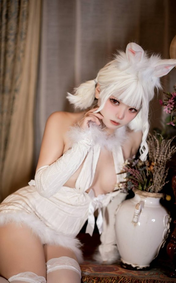 伊喵君_Nya cos小白兔 | 伊喵君Nya_中秋礼物·小白兔cos作品 [80P2V-833MB]