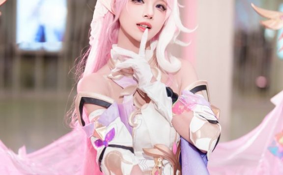 河野華cos《崩坏3》爱莉希雅,萌力十足惊艳夏日嘉年华