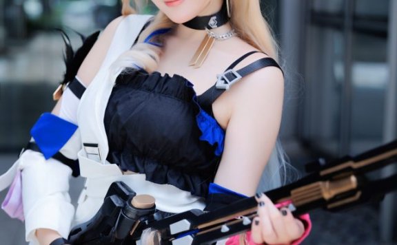 [崩坏：星穹铁道]瓜希酱cos希露瓦，尽显摇滚魅力引爆热潮