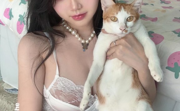 越南女coser Kami化身“兔女郎版”蕾姆,开启了精彩cosplay之路